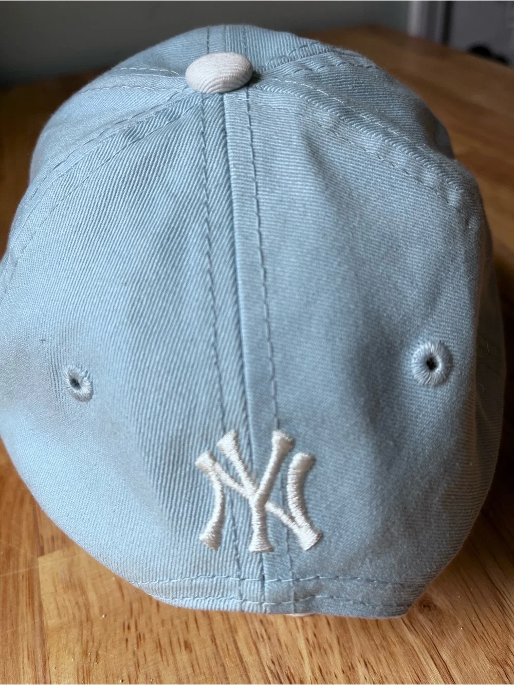 New York Or Nowhere x Yankees Embroidered Two-Tone Cap - Light Blue & Cream